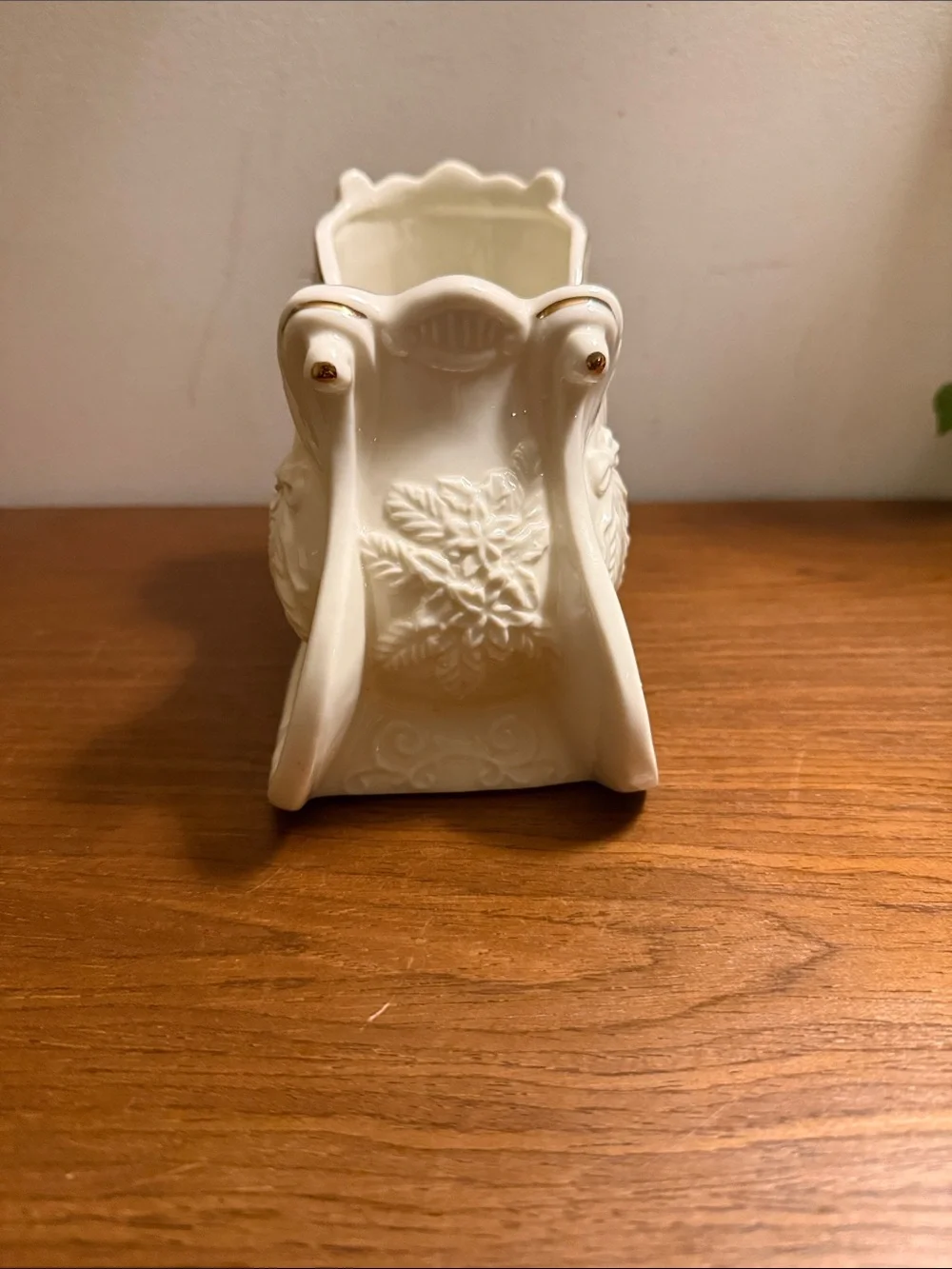 Vintage White Sleigh Music Box Gold Trim Plays “White Christmas